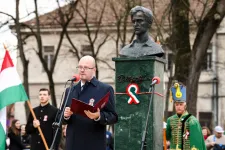 Részben közadakozásból állítanak egész alakos Petőfi-szobrot Szatmárnémetiben