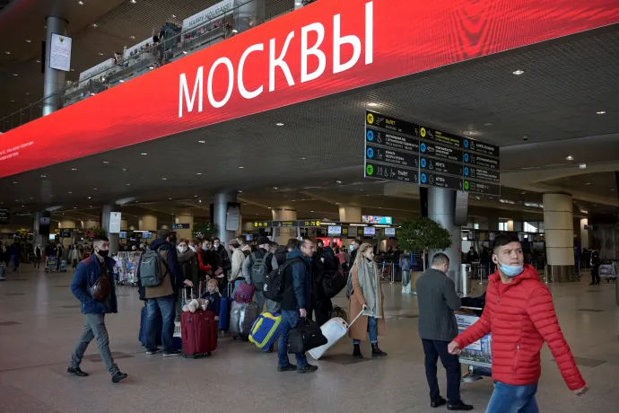 A Moszkva melletti Domogyedovói reptér 2022 márciusában – Fotó: AFP