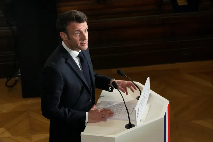 Macron elnök: Alkotmányos jog lehet Franciaországban a terhességmegszakítás