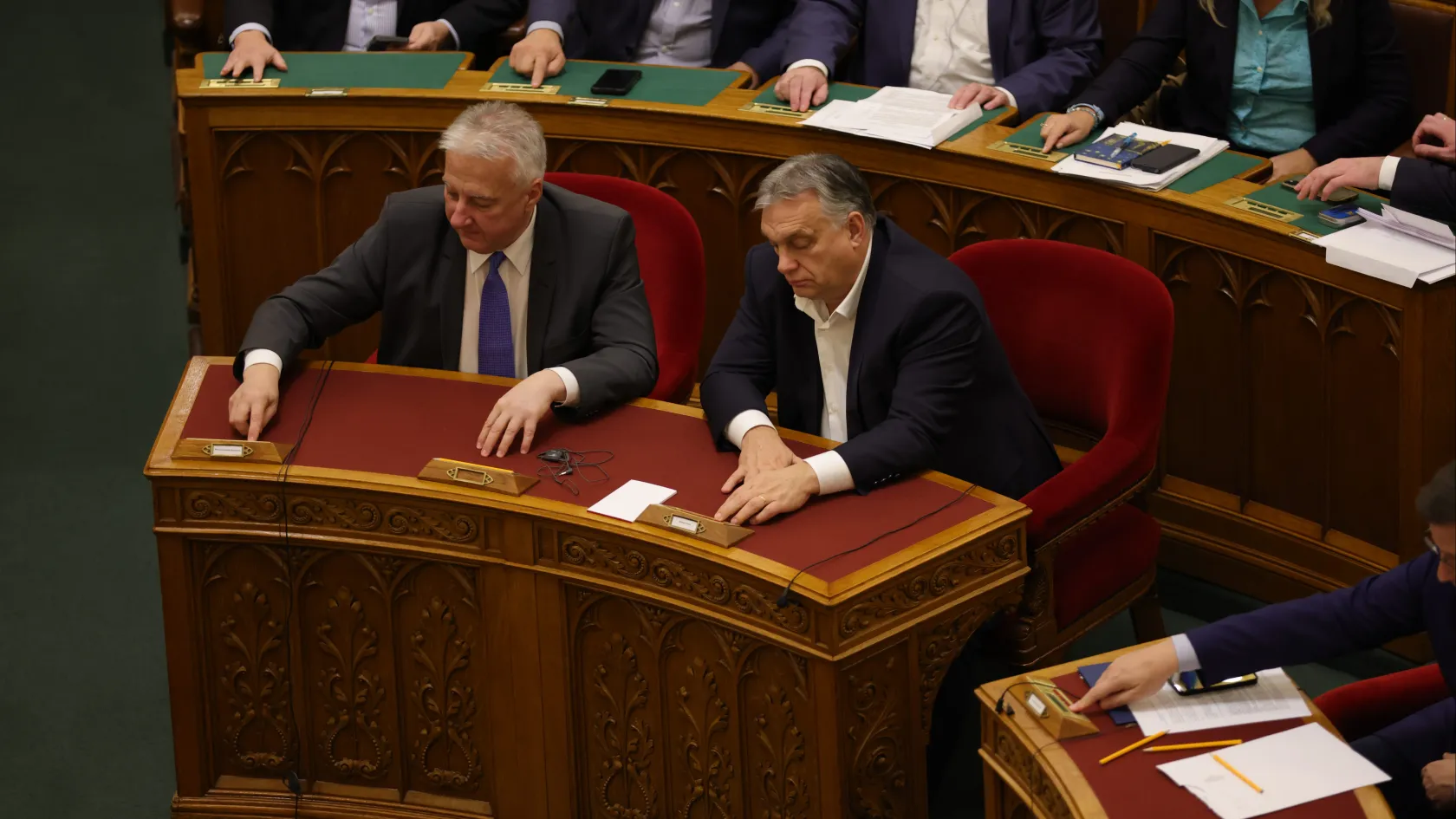 Ordító a svéd-finn NATO-csatlakozás blokkolása: 2300 törvényből csak 14-en ült ennél többet a parlament