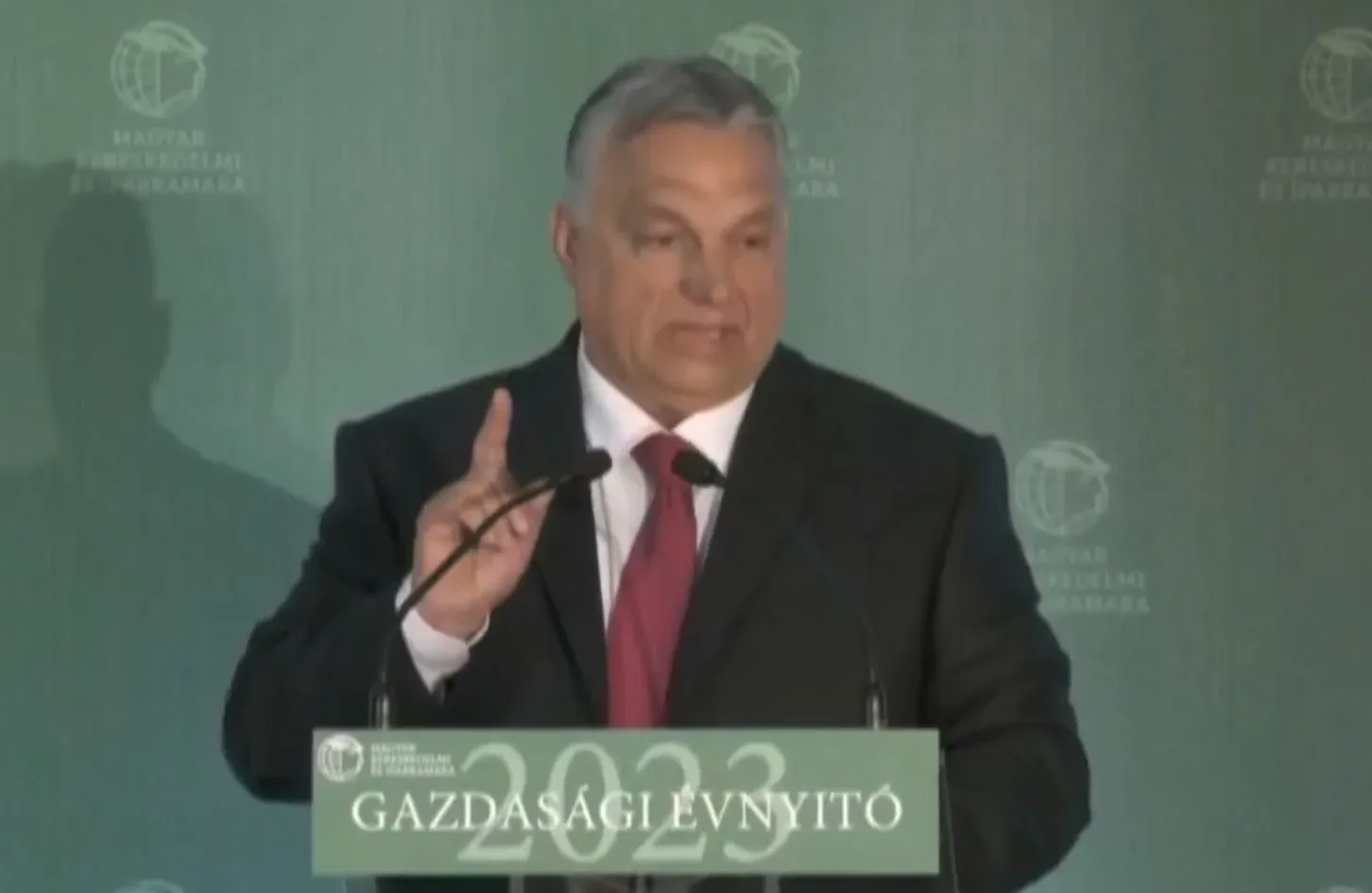 Orbán Viktor: Mindenképpen meg kell tartanunk a magyar járműipar Magyarországon