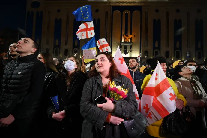 Visszavonja a grúz kormánypárt a külföldi ügynökökről szóló törvényjavaslatát