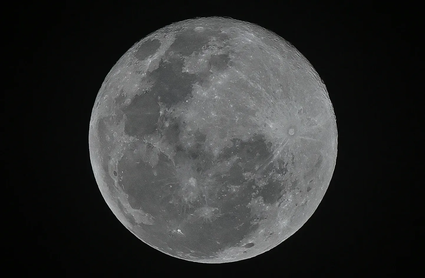 Űrkutatók időzónákra darabolnák a Holdat, hogy ne kelljen mindig a földiektől megkérdezni, mennyi is az idő