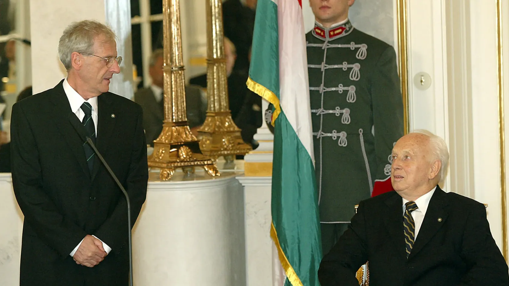 Amikor Áder vakondot talált a Parlamentben, Schmitt pedig nem lett ellensúly