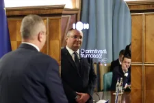 Megrendezett volt a román miniszterelnök és a robottanácsadója közötti párbeszéd