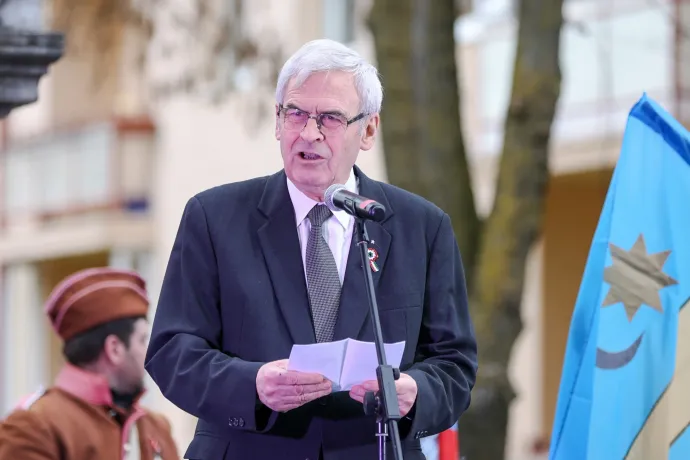 Tőkés László: Indokolatlan a Demokrácia-központok erdélyi hálózatának a felszámolása