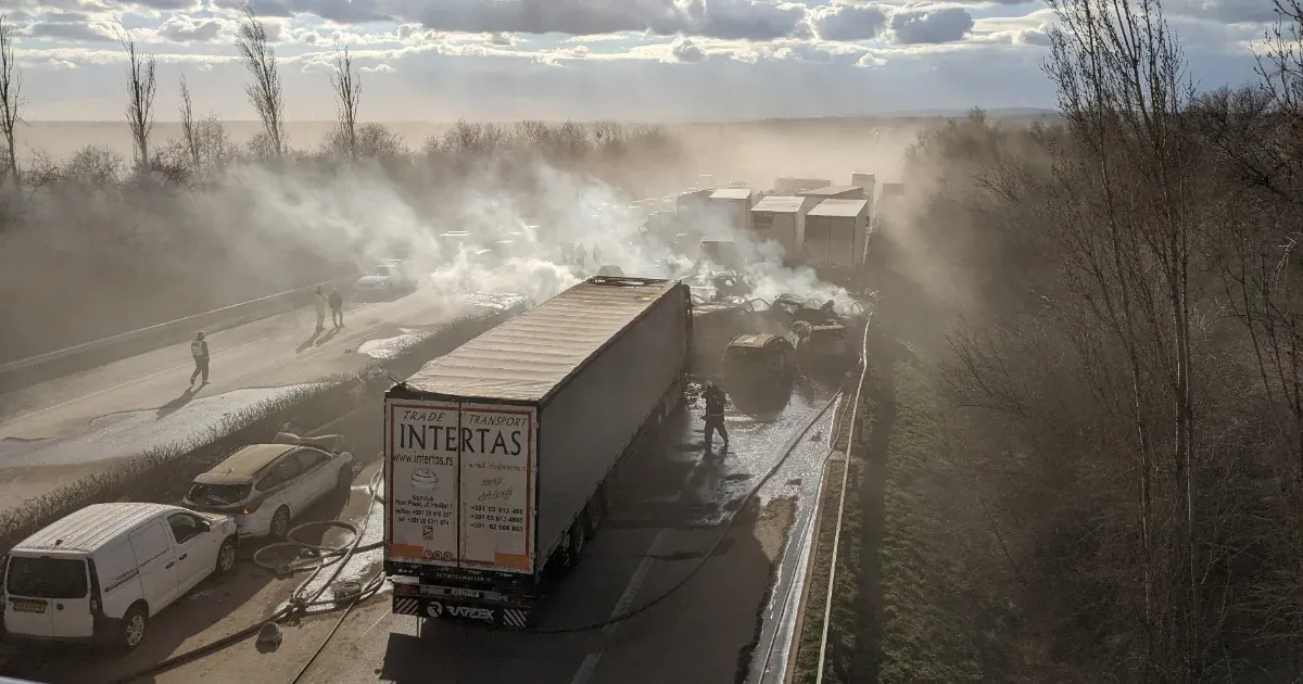 M1-tömegbaleset: több sérültet hazaengedtek a kórházból