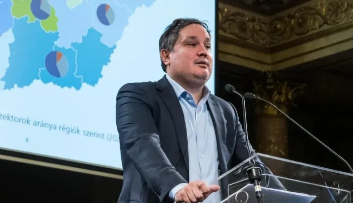 Nagy Márton gazdaságfejlesztési miniszter is próbált segíteni az IIB-nek. Forrás: kormany.hu