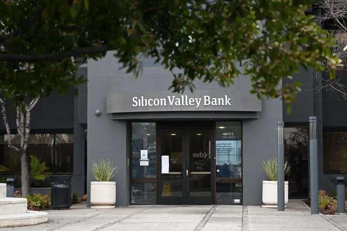 A Silicon Valley Bank központi irodája Santa Clarában – Fotó: Tayfun Coskun / Anadolu Agency / AFP