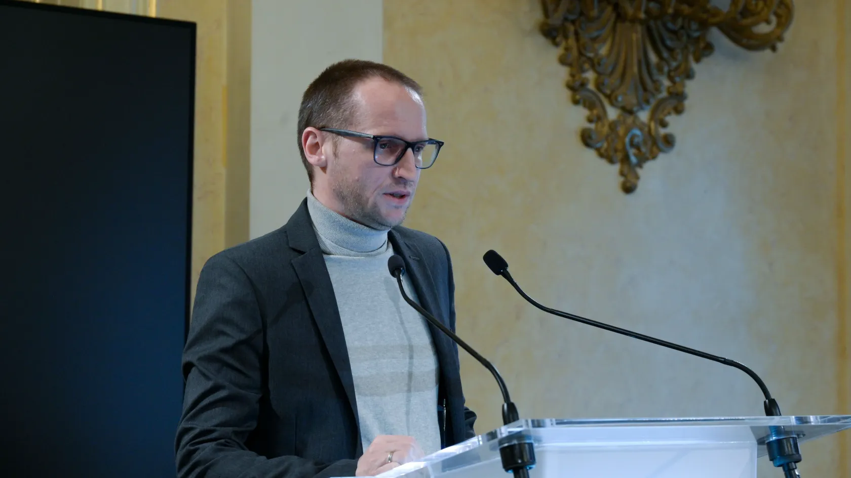 Demeter Szilárd feloszlatta a Petőfi Kulturális Ügynökség egyik kollégiumát, mert támogatták a Meseország mindenkié észt fordítását