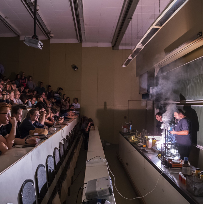 Ritkaságszámba megy a megalázó fizetések meghaladása sok egyetemi karon