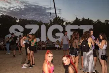 Idén eltűnnek a Toi Toi-ok a Szigetről, és a pornak is hadat üzen a fesztivál