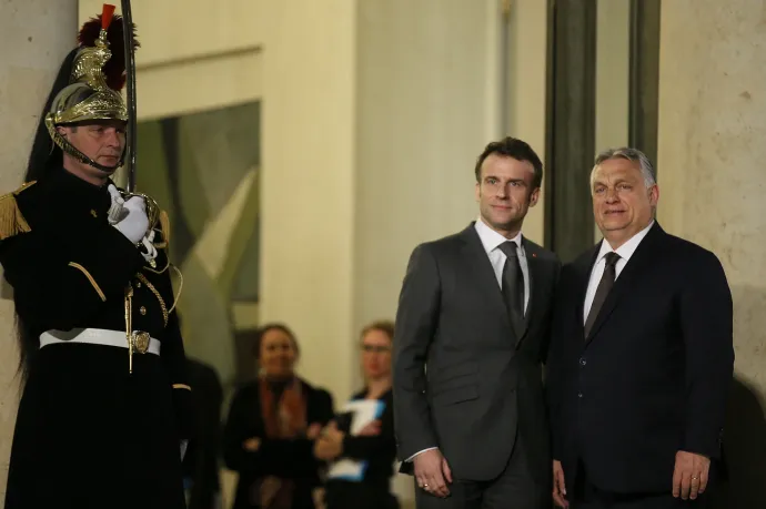 Macron és Orbán az Élysée-palotában – Fotó: Umit Donmez / Anadolu Agency / AFP