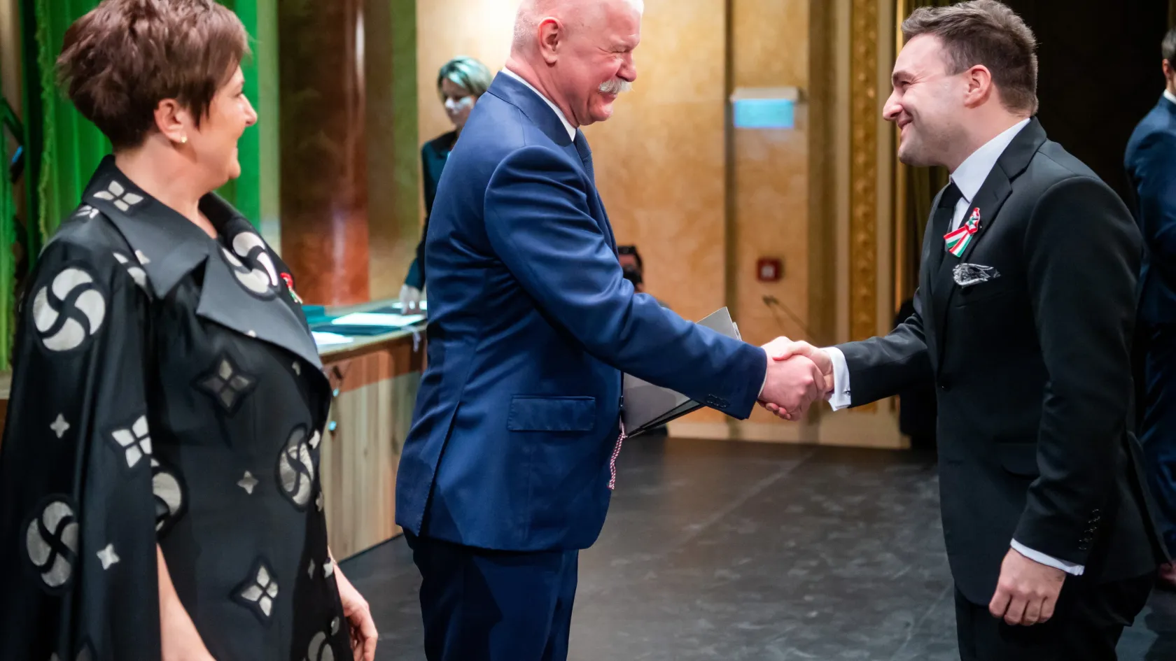 A Petőfi-film társ-forgatókönyvírója és az Omega menedzsere is kapott állami kitüntetést