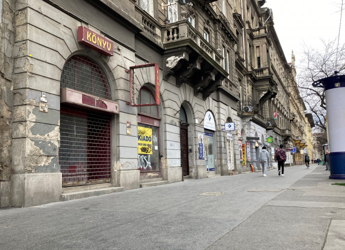 Üres üzlet a József körúton. Fotó: G7