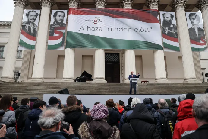 Először vérrel védett hazáról, aztán ukrajnai békéről magyarázott a kormány március 15-én Budapesten