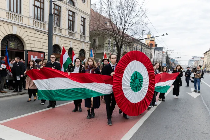 Varga Mihály és az óriáskokárda voltak a kolozsvári március 15-i ünnepség sztárjai