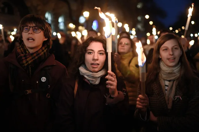 Orbán időnként Petőfit látja, Gyurcsány a pokolba küldte a kormányt