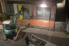 Eközben Cataniában: markolóval téptek ki egy ATM-et a helyi postánál