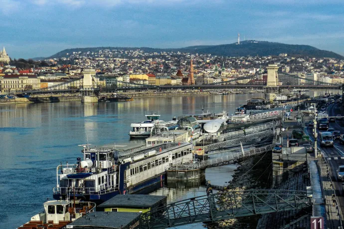 Kartellező dunai hajóscégeket büntetett meg a GVH
