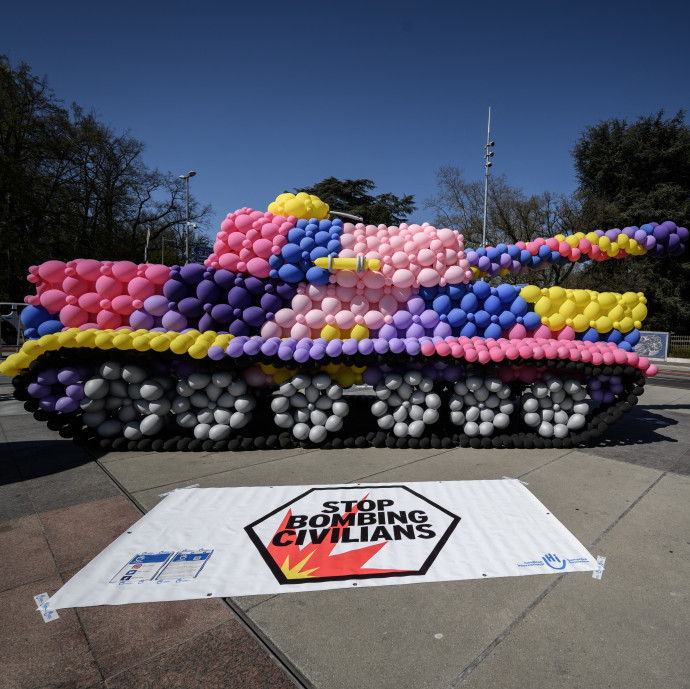 Nevetségessé tették saját fegyveriparukat a svájciak