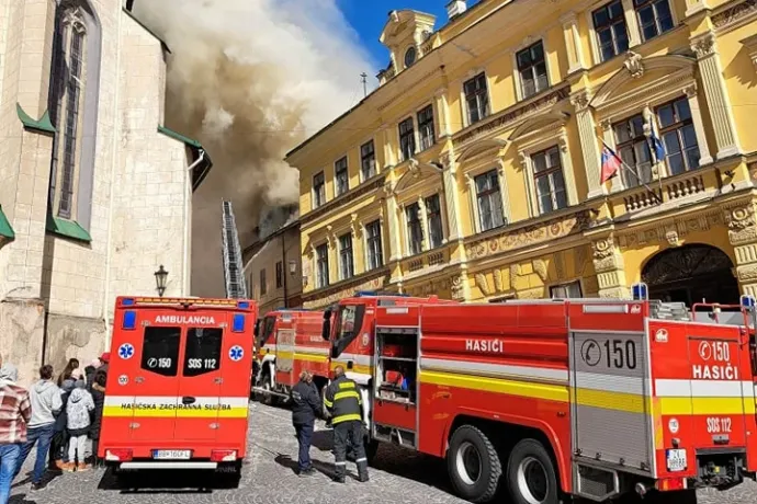 Lángokban állt a selmecbányai Szerelembank, a tűz több történelmi műemlékre is átterjedt