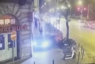 Járdára hajtó BMW-s sodort el egy gyalogost péntek éjjel az Üllői úton