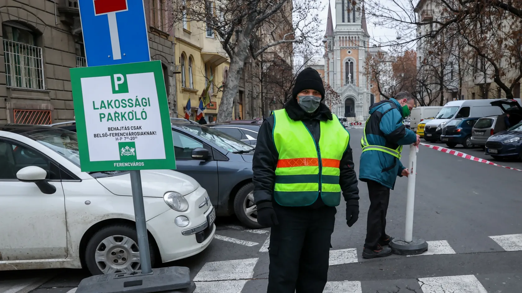 Hétfőtől akár az éjszakai parkolás is pénzbe kerülhet a IX. kerületben