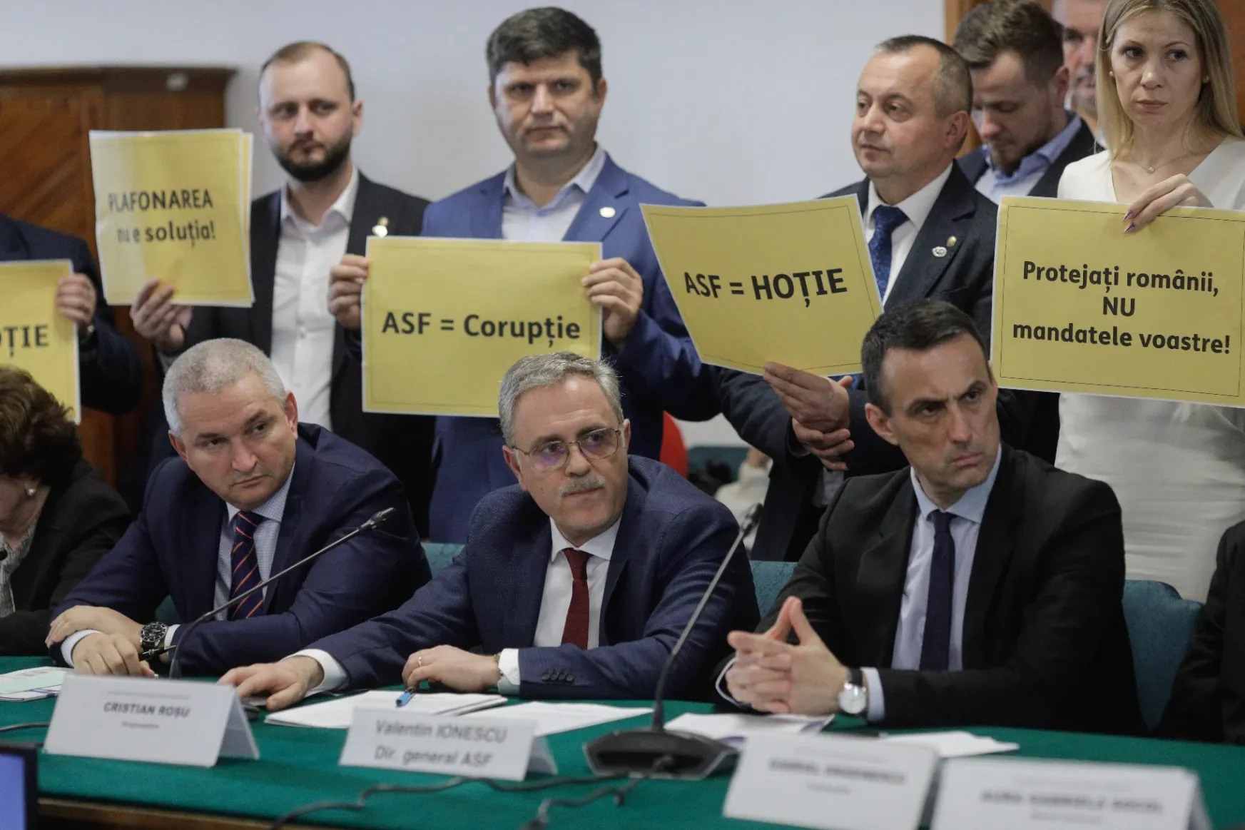 Az AUR ezúttal az Euroins miatti parlamenti meghallgatáson csinált botrányt