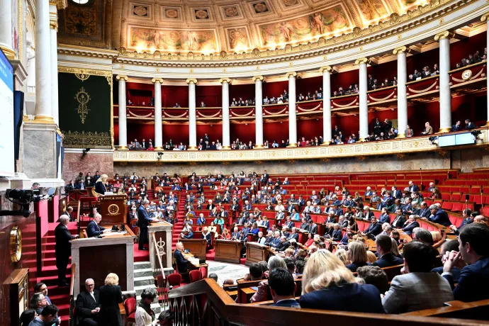 Macron kormánya mindkét bizalmatlansági indítványt átvészelte