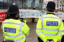 Rasszizmus, nőgyűlölet, homofóbia: komoly rendszerszintű problémákat találtak a londoni rendőrségnél