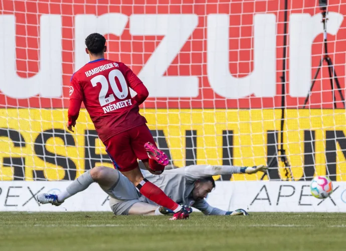 Németh András, a Hamburger SV játékosaként megszerezte csapata második gólját az F.C. Hansa Rostock ellen a Bundesliga mérkőzésén, 2023. február 5-én – Fotó: Boris Streubel / Getty Images