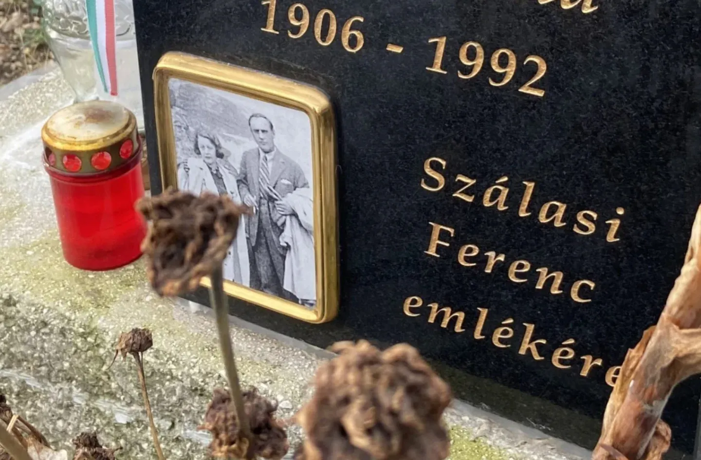 Átvenné a főváros Szálasi özvegyének sírját, hogy eltávolítsa róla a sírkövet