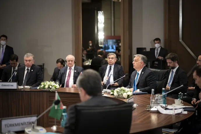 A Miniszterelnöki Sajtóiroda által közreadott képen Orbán Viktor kormányfő felszólal a Türk Nyelvű Államok Együttműködési Tanácsának isztambuli csúcstalálkozóján 2021. november 12-én – Fotó: Benko Vivien Cher / Miniszterelnöki Sajtóiroda / MTI