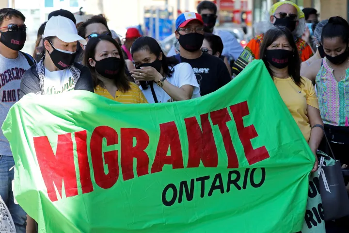 Migránsok, menekültek és illegális munkavállalók tüntetnek 2020-ban – Fotó: Chris Helgren / Reuters