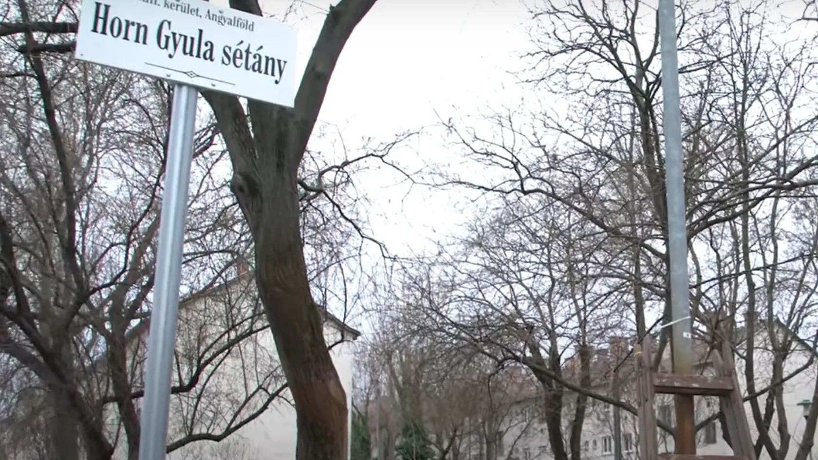 Meg kell változtatni a budapesti Horn Gyula sétány nevét