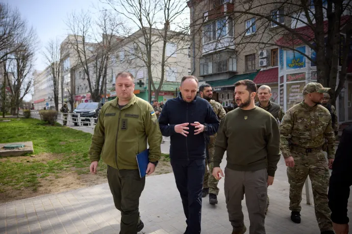 Zelenszkij a frontvonal déli részén fekvő Herszon régióba látogatott