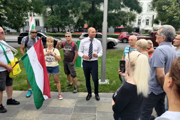Vádat emeltek a traktoros tüntetést szervező Szabó Bálint ellen