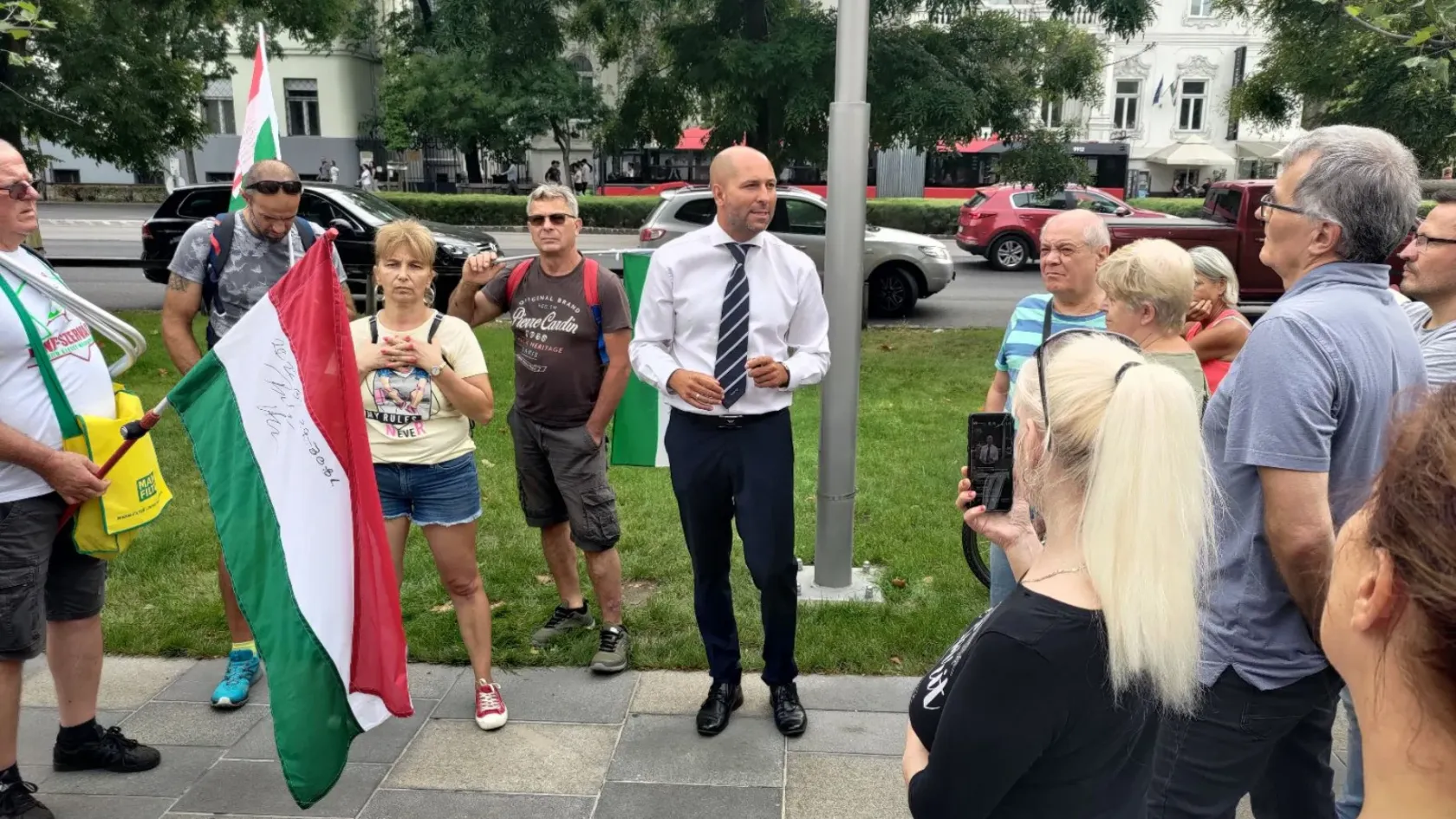 Vádat emeltek a traktoros tüntetést szervező Szabó Bálint ellen