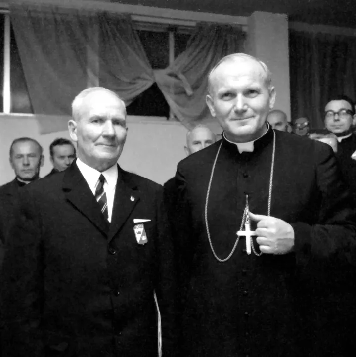 Jobbra Karol Wojtyła krakkói érsekként a Vatikánban 1971. október 17-én – Fotó: Wojtek Laski / Getty Images