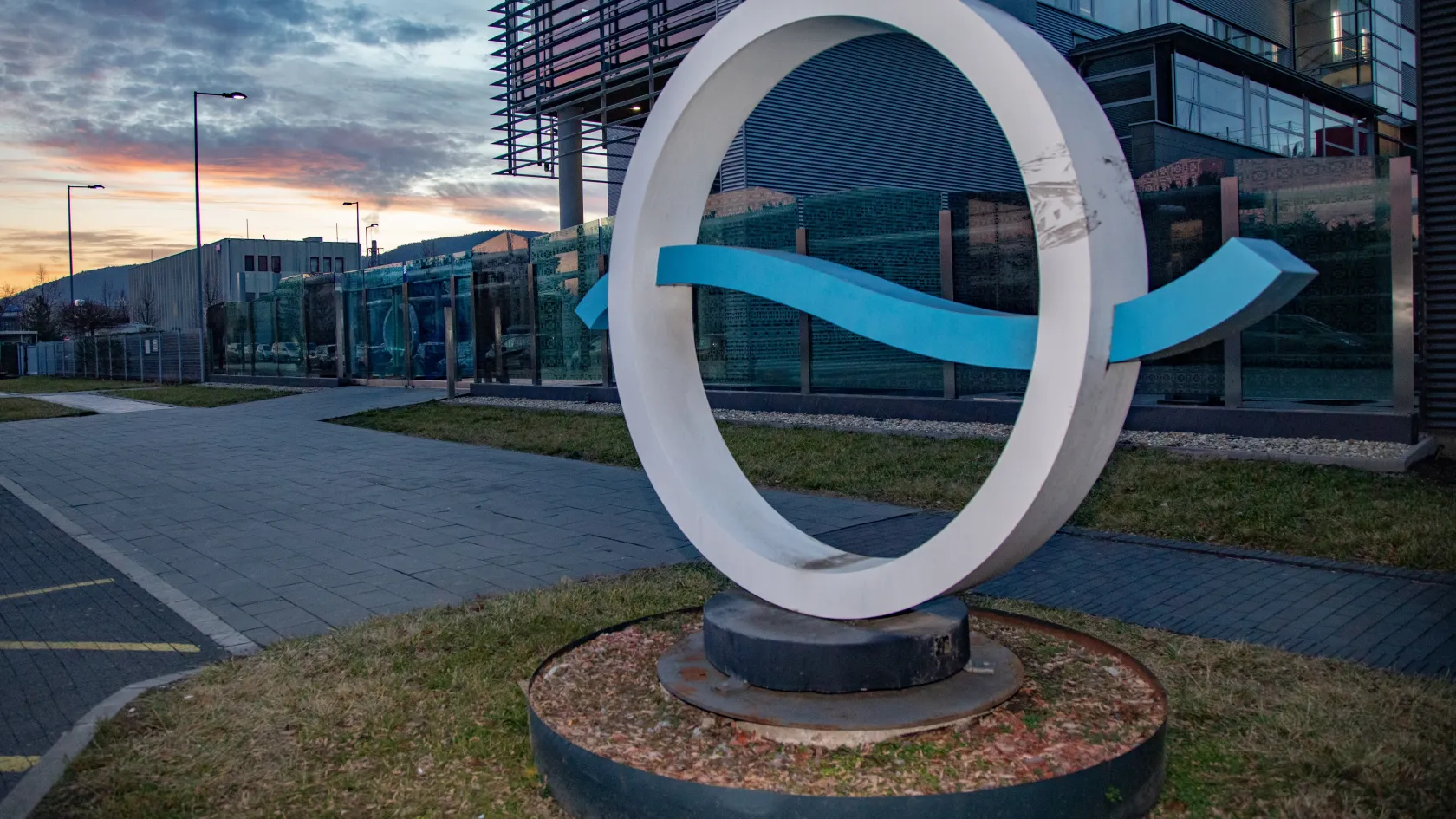 Szolnoki Fidesz-közeli cég épít autómosót az MTVA-nak 58 millióért