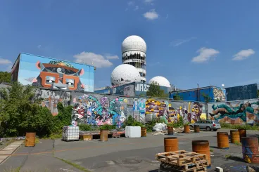 A náci egyetemre épített szeméthegy, amiről az NDK-t hallgatták le az amerikaiak