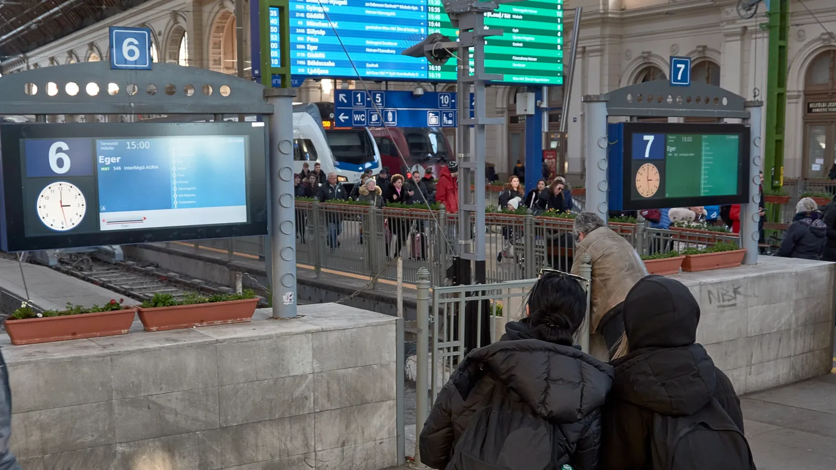 Vasárnap óraátállítás, emiatt több busz és vonat éjszakai menetrendje változik