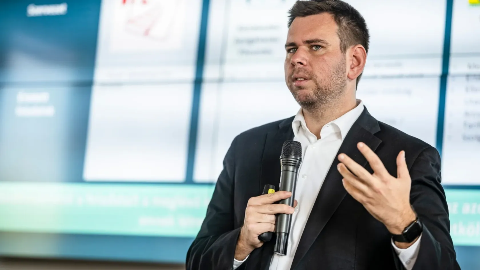 Vitézy szerint Lázár hátráltatja a magyar vasúti közlekedés fejlődését