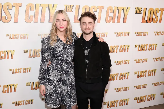 Erin Darke és Daniel Radcliffe Az elveszett város című film New York-i vetítése előtt 2022. március 14-én – Fotó: Jamie McCarthy / Getty Images via AFP