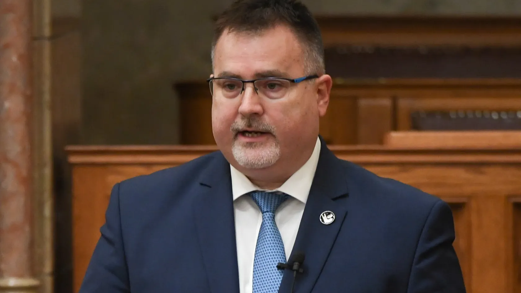 Csúszik az ÁSZ jelentése a tiltott kampányfinanszírozás gyanúja miatt