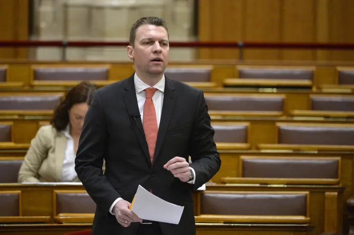 Menczer Tamás szerint olyan az akkumulátorgyárak ügye, mint a csinos nők: megéri értük küzdeni