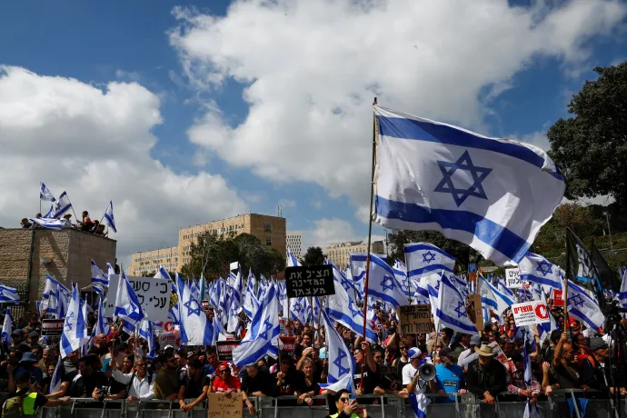 Tüntetők Jeruzsálemben 2023. március 27-én – Fotó: Ammar Awad / Reuters