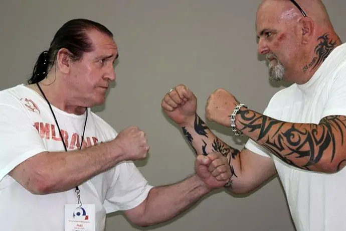 A 70 éves, veretlen MMA-harcos