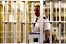 36 börtönőrt rúgtak ki angliai és walesi börtönökből, mert viszonyuk volt a rabokkal